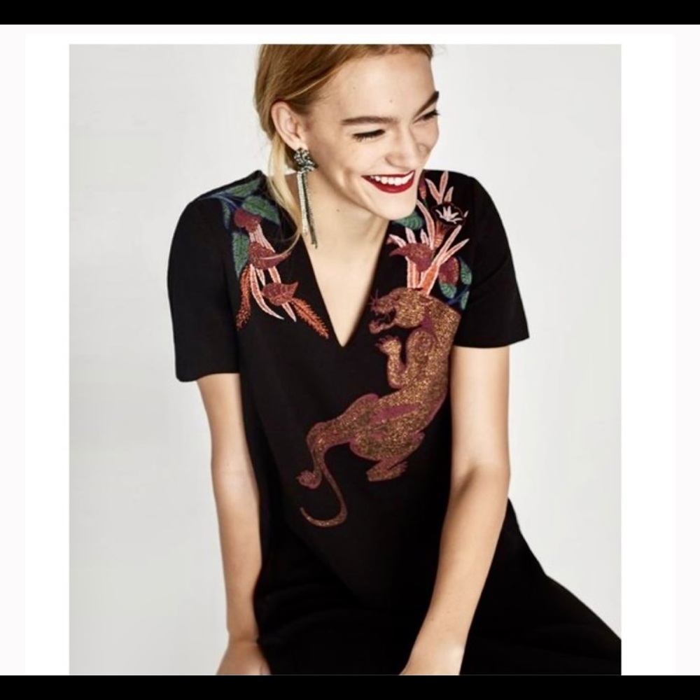 Zara V-neck Black / Multicolor Casual Dress